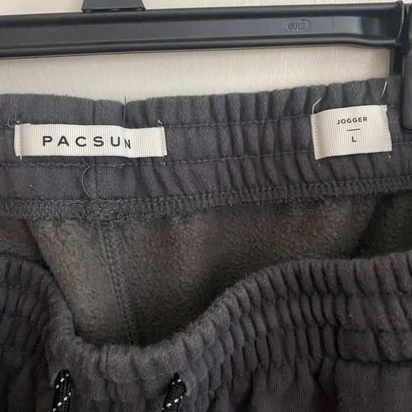 PacSun Men’s Black Cargo Fleece Sweatpants - Picture 3 of 3
